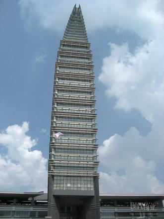 昆明市五华区政府办公大楼是昆明市的标志性建筑之一.